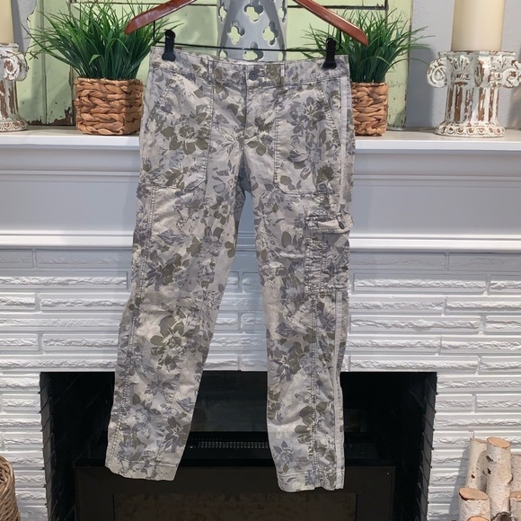 Anthropologie Hei Hei Wanderer Green Floral Print Cropped Cargo Ankle Pants 2 - Picture 3 of 8